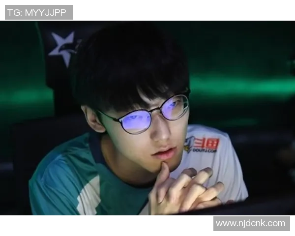 FPX战队的韧性与耐力解析：英雄联盟中的不屈精神与团队协作